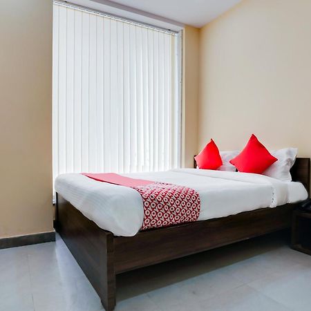 Hotel O Alekhya Residency Cafe Bahar Sururnagar Exteriör bild