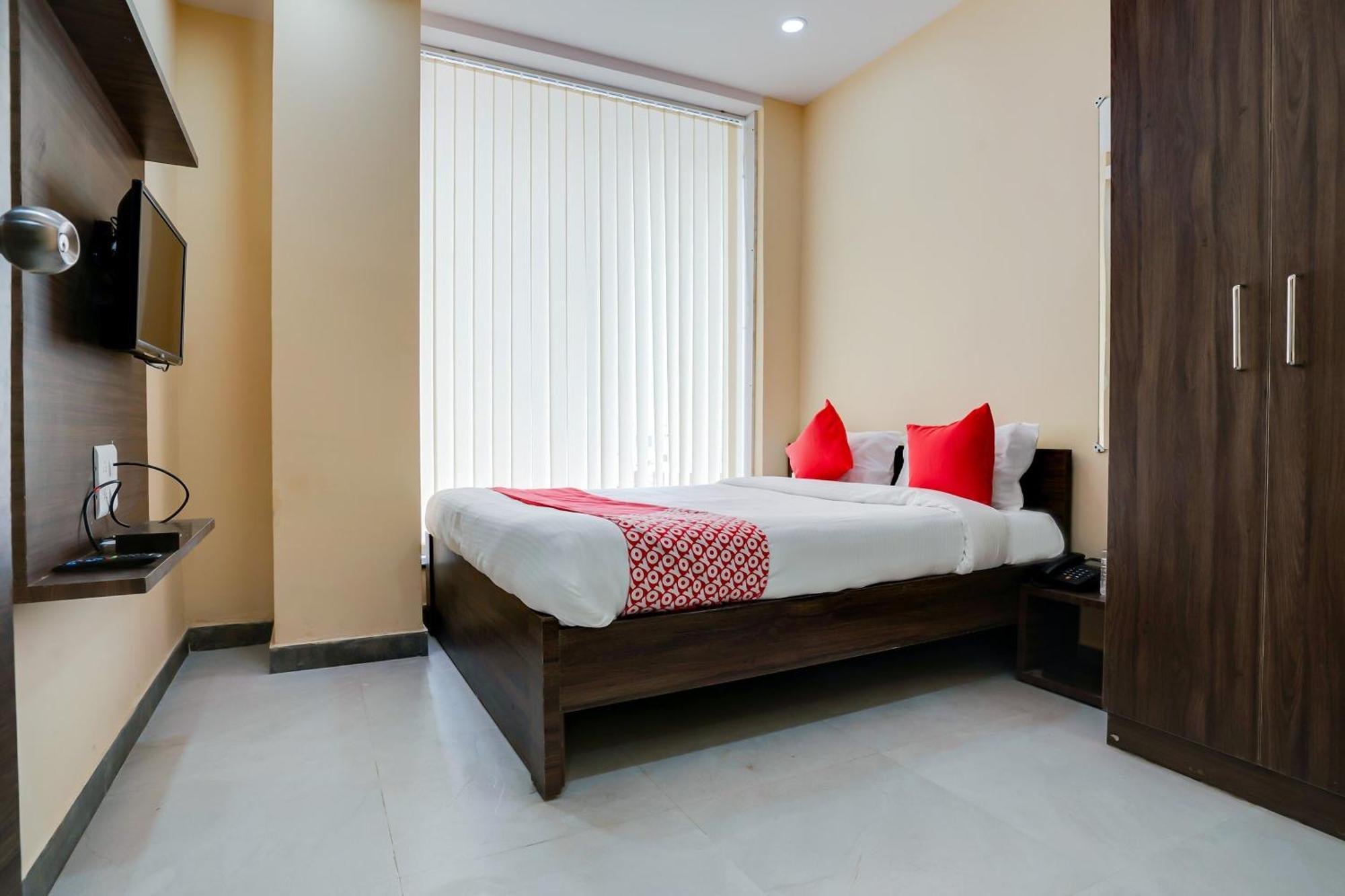 Hotel O Alekhya Residency Cafe Bahar Sururnagar Exteriör bild