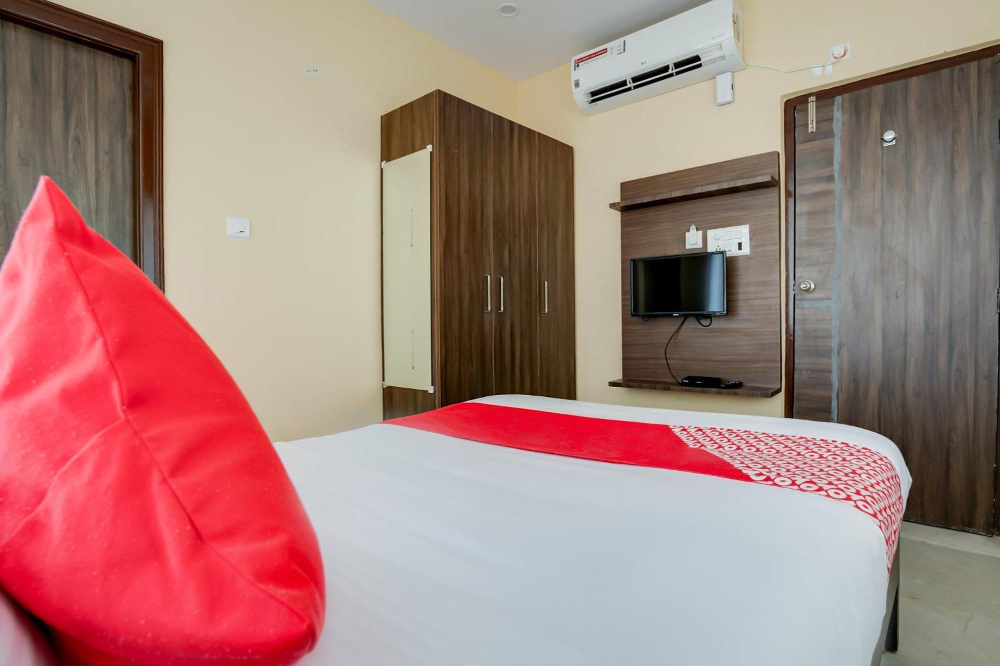 Hotel O Alekhya Residency Cafe Bahar Sururnagar Exteriör bild