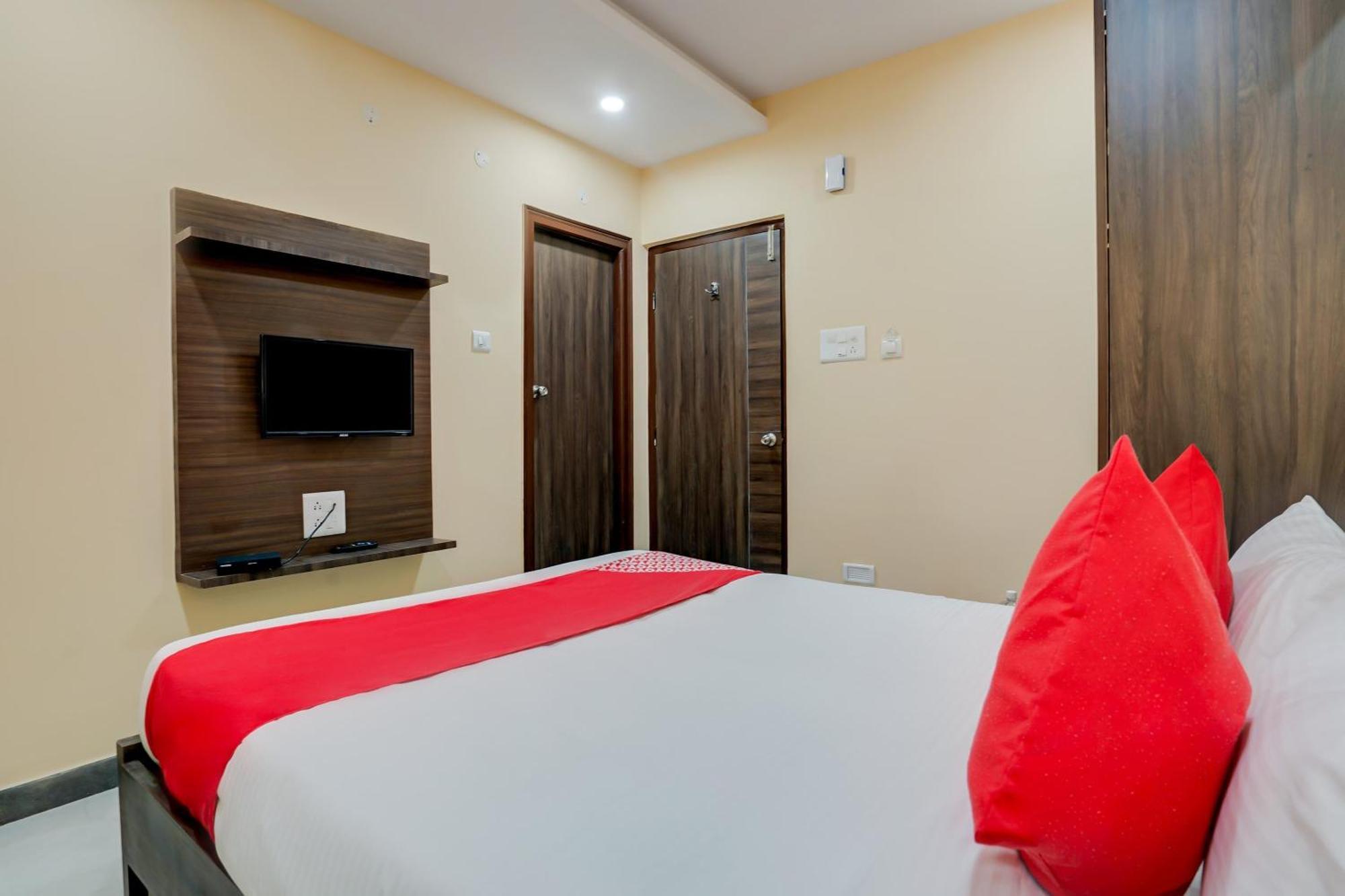 Hotel O Alekhya Residency Cafe Bahar Sururnagar Exteriör bild