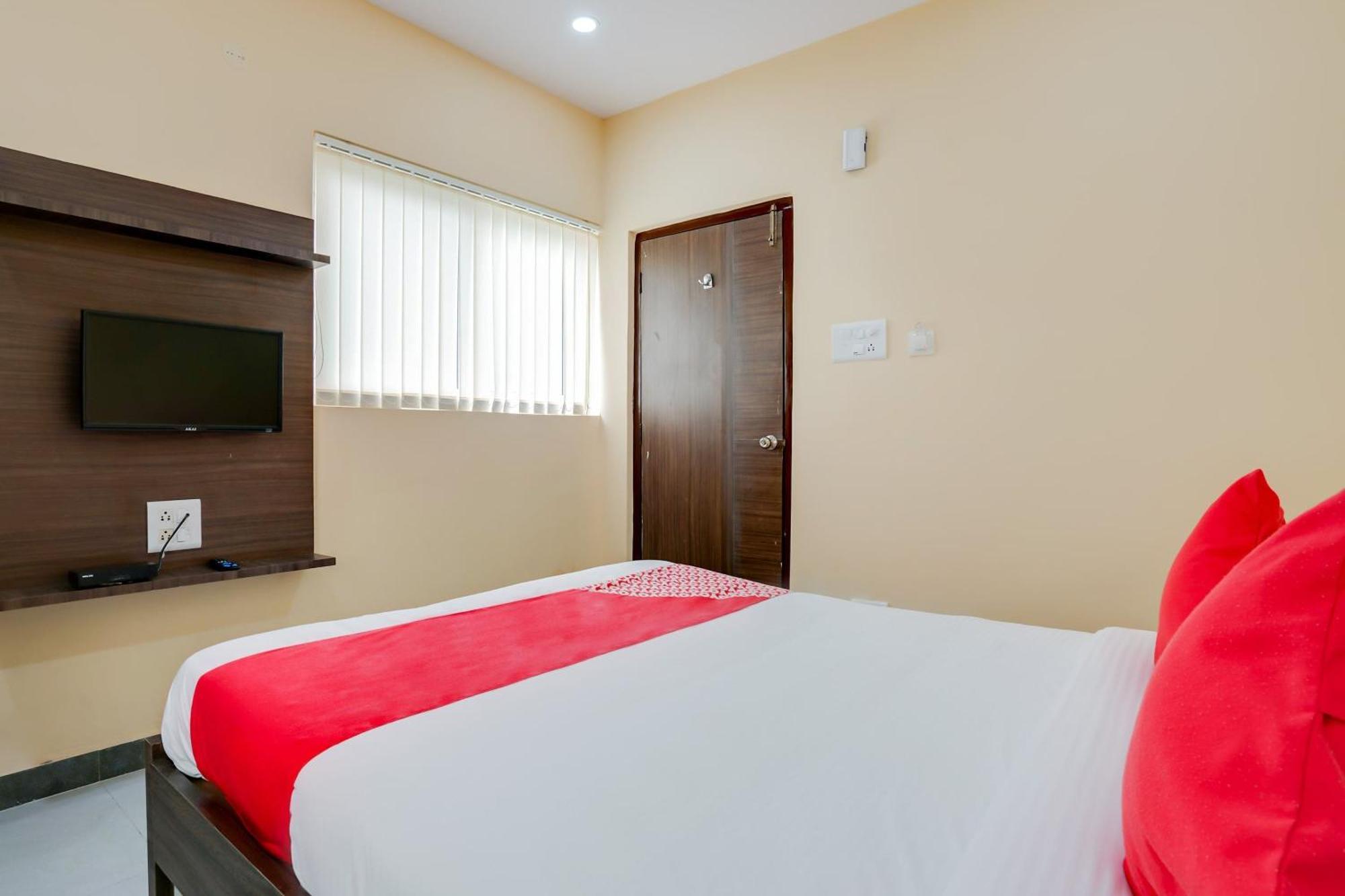 Hotel O Alekhya Residency Cafe Bahar Sururnagar Exteriör bild