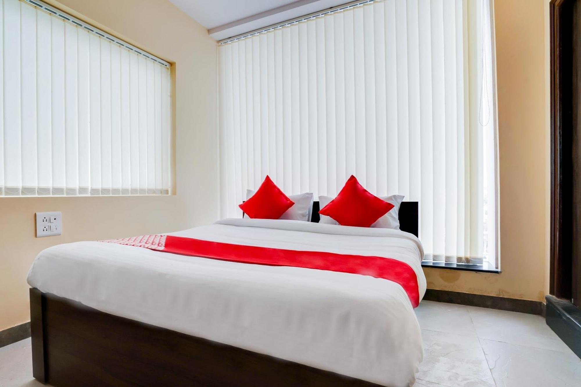 Hotel O Alekhya Residency Cafe Bahar Sururnagar Exteriör bild