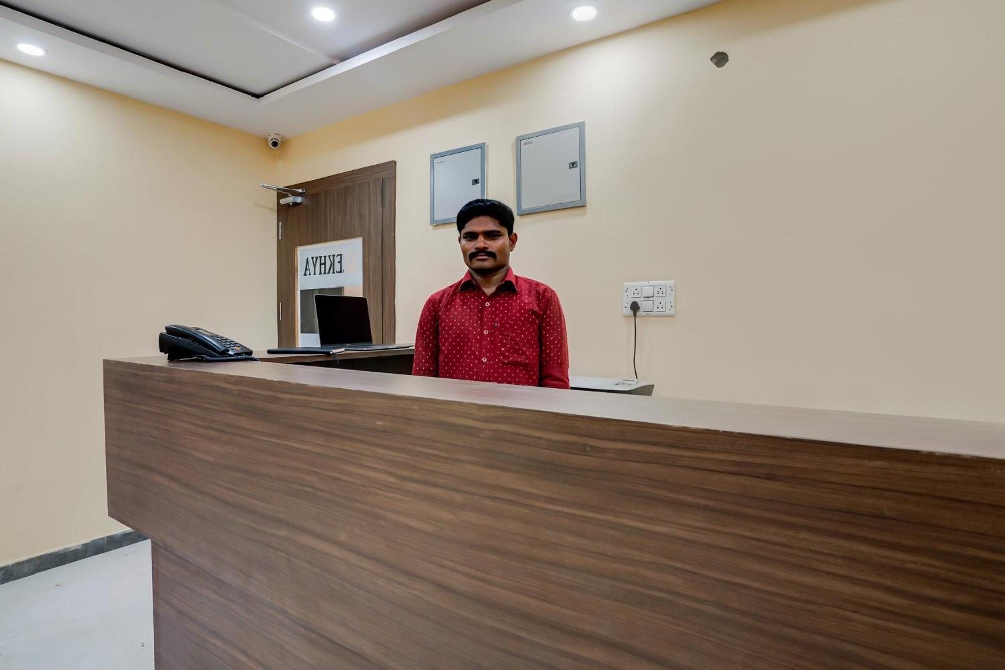 Hotel O Alekhya Residency Cafe Bahar Sururnagar Exteriör bild