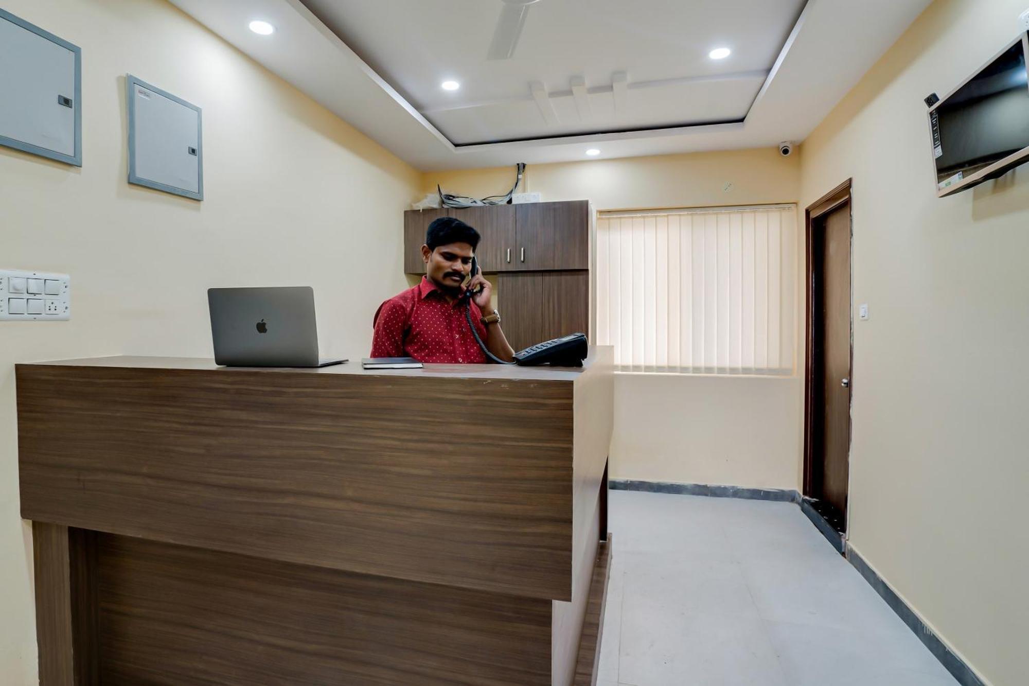 Hotel O Alekhya Residency Cafe Bahar Sururnagar Exteriör bild